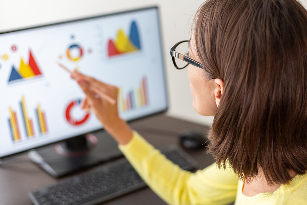 A girl explaining charts of a dashboard